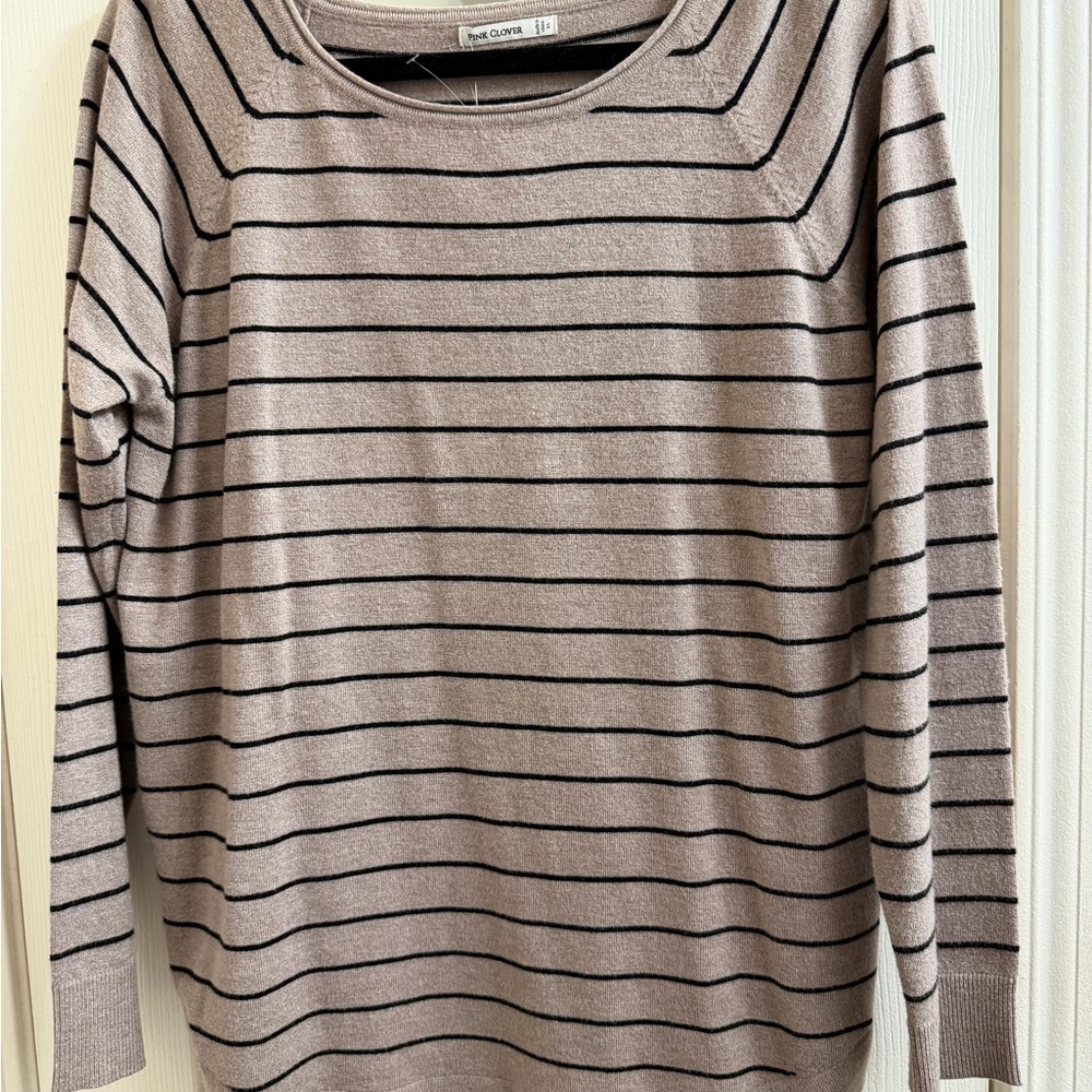 Pink Clover Taupe and Black Pullover